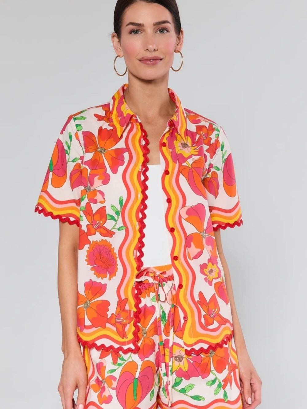 Avara Exclusive Melissa Floral Wave Short-Sleeve Top in Orange and Pink